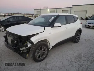2024 Kia Seltos LX with VIN KNDEPCAA8R7573288, listed as a Copart auction lot 85131754 with 5,901 mi miles and Salvage Title. Bid and sale history available at carsss.com. Image 1.