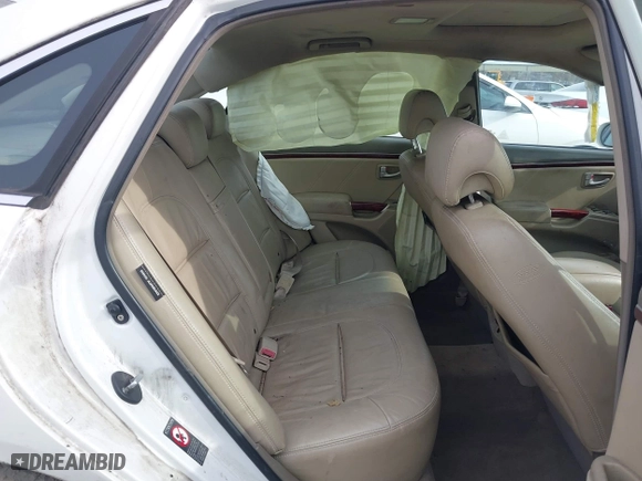 2008 Hyundai Azera Limited with VIN KMHFC46F18A306212, listed as a IAAI auction lot 42025792 with 230,350 mi miles. Bid and sale history available at carsss.com. Image 8.