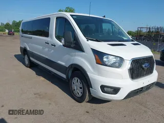 2023 Ford Transit Passenger XL z VIN 1FBAX2YG3PKA90941, wystawiony jako IAAI lot #42472270 z przebiegiem 43 141 mil mil oraz . Historia ofert i sprzedaży dostępna na DreamBid. Obrazek 1.