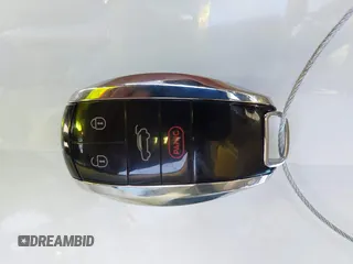 2019 Bentley Bentayga V8 z VIN SJAAM2ZVXKC026160, wystawiony jako IAAI lot #42131132 z przebiegiem 38 512 mil mil oraz . Historia ofert i sprzedaży dostępna na DreamBid. Obrazek 11.