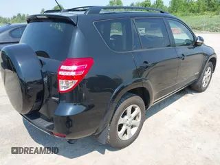 2010 Toyota RAV4 Limited с VIN JTMDF4DV2A5025032, выставлен на аукционе IAAI как лот 42672176 с пробегом 170 739 миль миль и . История ставок и продаж доступна на DreamBid. Изображение 4.