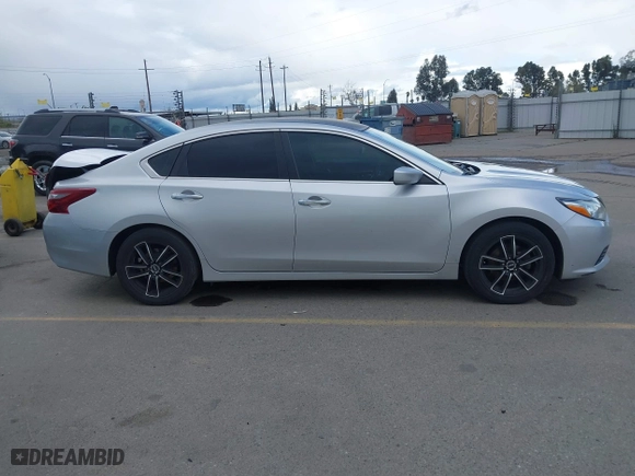 2018 Nissan Altima 2.5 SL with VIN 1N4AL3AP8JC216628, listed as a IAAI auction lot 41789254 with 135,965 mi miles. Bid and sale history available at carsss.com. Image 13.