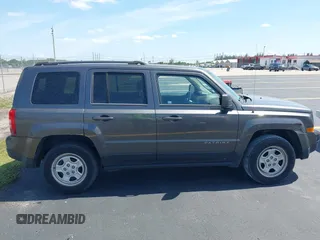 2016 Jeep Patriot Sport z VIN 1C4NJPBB4GD716767, wystawiony jako IAAI lot #42216197 z przebiegiem 119 976 mil mil oraz . Historia ofert i sprzedaży dostępna na DreamBid. Obrazek 13.