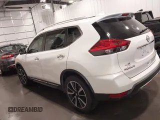 2017 Nissan Rogue SL z VIN JN8AT2MV8HW256848, wystawiony jako IAAI lot #42271691 z przebiegiem 103 597 mil mil oraz . Historia ofert i sprzedaży dostępna na DreamBid. Obrazek 14.