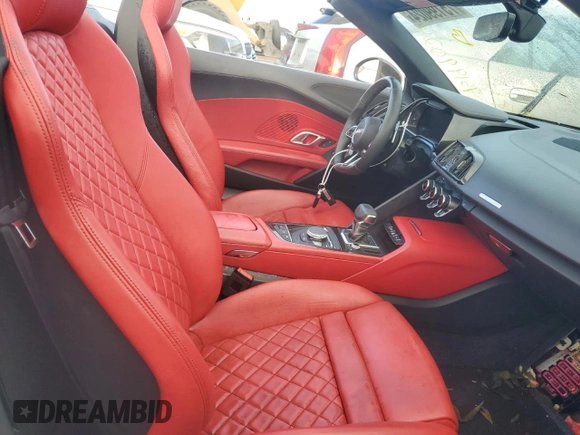 2020 Audi R8 Spyder performance z VIN WUA4BCFX3L7901606, wystawiony jako Copart lot #75199024 z przebiegiem Nie podano mil oraz Nie do naprawy. Historia ofert i sprzedaży dostępna na DreamBid. Obrazek 10.