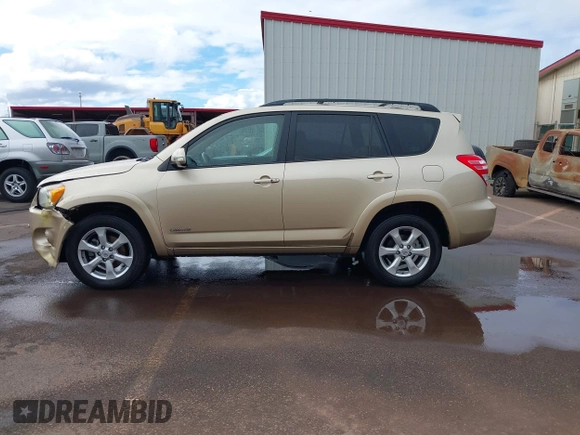 2010 Toyota RAV4 Limited z VIN JTMYK4DV0AD004537, wystawiony jako IAAI lot #40428467 z przebiegiem 77 589 mil mil oraz . Historia ofert i sprzedaży dostępna na DreamBid. Obrazek 15.