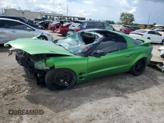 2001 Pontiac Firebird Formula z VIN 2G2FV22G412115819, wystawiony jako Copart lot #70310714 z przebiegiem 203 067 mil mil oraz Szkody całkowita. Historia ofert i sprzedaży dostępna na DreamBid. Obrazek 1.