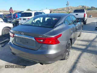 2018 Nissan Maxima Platinum z VIN 1N4AA6AP7JC392710, wystawiony jako IAAI lot #41866951 z przebiegiem 49 026 mil mil oraz . Historia ofert i sprzedaży dostępna na DreamBid. Obrazek 4.