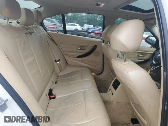 2015 BMW 3 Series 328i xDrive с VIN WBA3B5G57FNS14661, выставлен на аукционе Copart как лот 61301435 с пробегом 94 905 миль миль и Списание • Salvage title. История ставок и продаж доступна на DreamBid. Изображение 10.