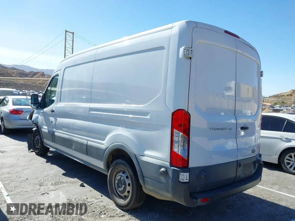 2016 Ford Transit z VIN 1FTYE2CM6GKA15762, wystawiony jako IAAI lot #41338363 z przebiegiem Nie podano mil oraz . Historia ofert i sprzedaży dostępna na DreamBid. Obrazek 3.