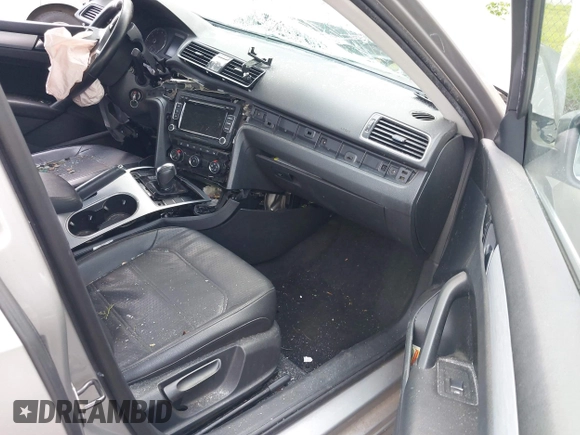 2013 Volkswagen Passat SE with VIN 1VWBP7A33DC041410, listed as a IAAI auction lot 42427033 with Not provided miles and . Bid and sale history available at DreamBid. Image 5.
