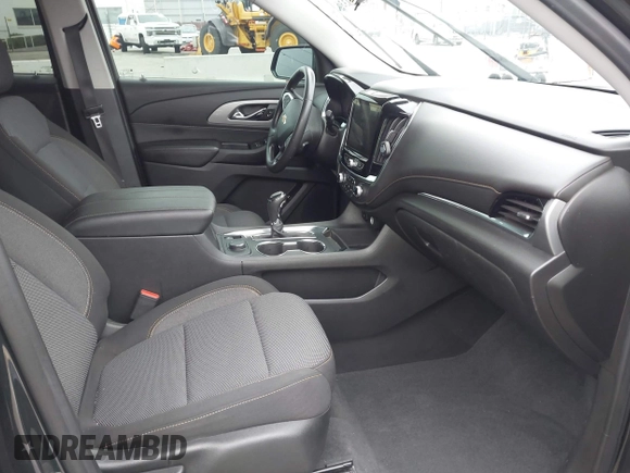 2020 Chevrolet Traverse LT Cloth with VIN 1GNERGKWXLJ320261, listed as a IAAI auction lot 42094336 with 51,063 mi miles. Bid and sale history available at carsss.com. Image 5.