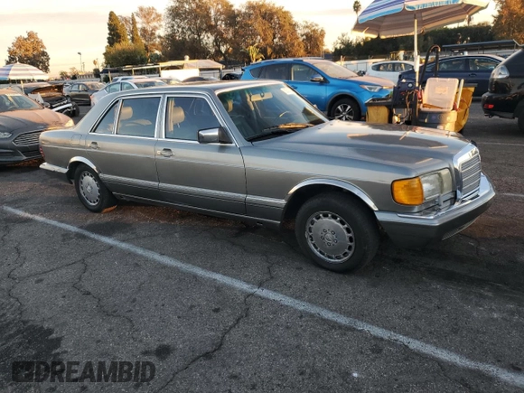 1988 Mercedes-Benz 560 with VIN WDBCA39D4JA391164, listed as a Copart auction lot 82628704 with 88,482 mi miles and Clean Title. Bid and sale history available at DreamBid. Image 4.