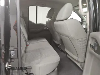 2020 Nissan Frontier S z VIN 1N6ED0EA5LN710351, wystawiony jako Copart lot #52932615 z przebiegiem 106 327 mil mil oraz Czysty tytuł • Clean title. Historia ofert i sprzedaży dostępna na DreamBid. Obrazek 10.