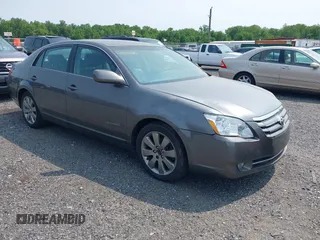 2006 Toyota Avalon XL z VIN 4T1BK36B36U149786, wystawiony jako IAAI lot #42422180 z przebiegiem 106 687 mil mil oraz . Historia ofert i sprzedaży dostępna na DreamBid. Obrazek 1.