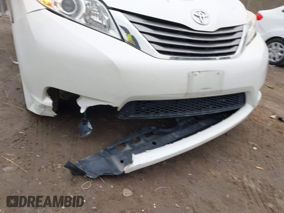 2016 Toyota Sienna Ltd with VIN 5TDDK3DC3GS129715, listed as a IAAI auction lot 40849430 with 138,724 mi miles. Bid and sale history available at carsss.com. Image 6.