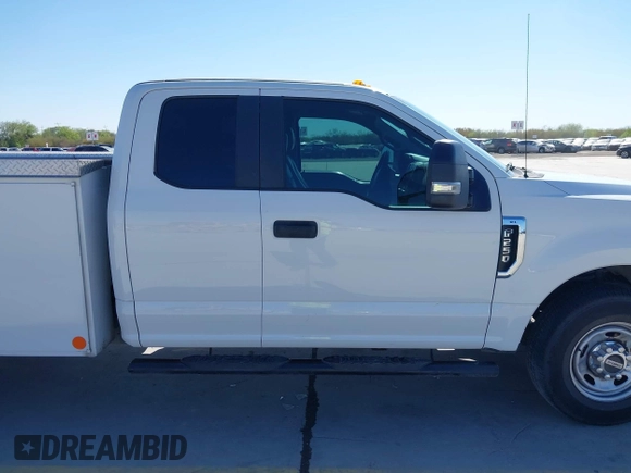 2017 Ford F-250 XL z VIN 1FD7X2A65HED73084, wystawiony jako IAAI lot #41833369 z przebiegiem 136 125 mil mil oraz . Historia ofert i sprzedaży dostępna na DreamBid. Obrazek 13.