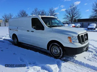 2017 Nissan NV Cargo S z VIN 1N6BF0KM4HN803610, wystawiony jako Copart lot #86592134 z przebiegiem 152 375 mil mil oraz Czysty tytuł • Clean title. Historia ofert i sprzedaży dostępna na DreamBid. Obrazek 4.