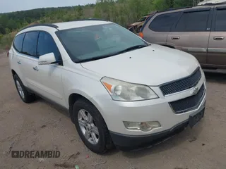 2012 Chevrolet Traverse 1LT z VIN 1GNKRGED4CJ172282, wystawiony jako IAAI lot #42076009 z przebiegiem 224 440 mil mil oraz . Historia ofert i sprzedaży dostępna na DreamBid. Obrazek 1.