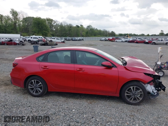 2024 Kia Forte LXS z VIN 3KPF24ADXRE830874, wystawiony jako IAAI lot #41910555 z przebiegiem 8 708 mil mil oraz . Historia ofert i sprzedaży dostępna na DreamBid. Obrazek 14.
