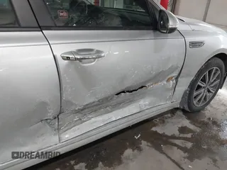 2019 Kia Optima LX with VIN 5XXGT4L39KG354118, listed as a IAAI auction lot 41621171 with 96,441 mi miles. Bid and sale history available at carsss.com. Image 6.