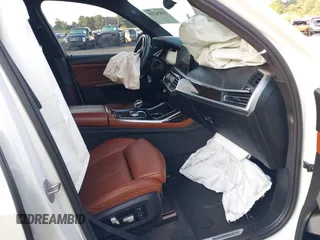 2019 BMW X7 xDrive50i z VIN 5UXCX4C53KLB40280, wystawiony jako IAAI lot #39936228 z przebiegiem Nie podano mil oraz . Historia ofert i sprzedaży dostępna na DreamBid. Obrazek 5.
