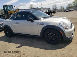 2012 MINI Coupe S z VIN WMWSX3C59CT465700, wystawiony jako Copart lot #52966245 z przebiegiem 136 253 mil mil oraz Szkody całkowita. Historia ofert i sprzedaży dostępna na DreamBid. Obrazek 4.