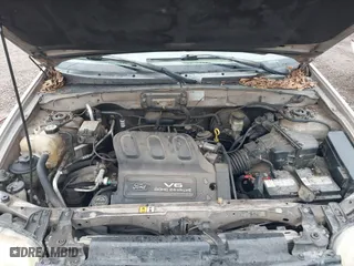 2001 Ford Escape XLS with VIN 1FMYU01141KA46852, listed as a IAAI auction lot 41616606 with 225,752 mi miles. Bid and sale history available at carsss.com. Image 10.