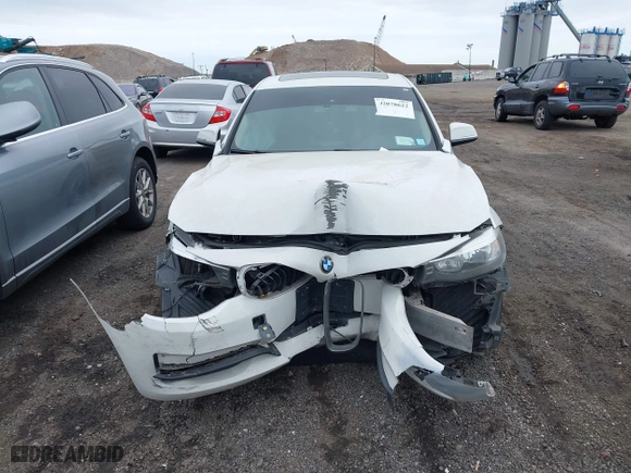 2014 BMW 3 Series Gran Turismo 328i xDrive with VIN WBA3X5C5XED559713, listed as a IAAI auction lot 42078622 with 68,233 mi miles. Bid and sale history available at carsss.com. Image 12.