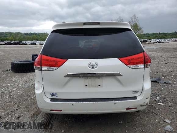 2011 Toyota Sienna XLE z VIN 5TDDK3DC7BS017072, wystawiony jako Copart lot #54687525 z przebiegiem 128 385 mil mil oraz Szkoda całkowita • Salvage title. Historia ofert i sprzedaży dostępna na DreamBid. Obrazek 6.