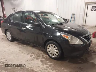 2019 Nissan Versa SV z VIN 3N1CN7AP2KL879111, wystawiony jako IAAI lot #42338210 z przebiegiem 84 881 mil mil oraz . Historia ofert i sprzedaży dostępna na DreamBid. Obrazek 1.