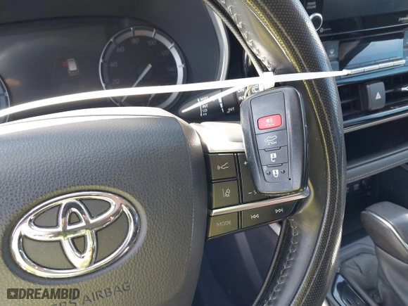 2021 Toyota Highlander XLE with VIN 5TDGZRAH3MS057776, listed as a IAAI auction lot 41754519 with 79,725 mi miles. Bid and sale history available at carsss.com. Image 11.