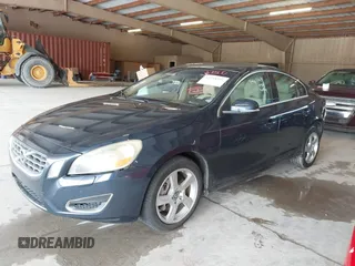 2013 Volvo S60 T5 Premier с VIN YV1612FS3D2196502, выставлен на аукционе IAAI как лот 42208591 с пробегом 140 318 миль миль и . История ставок и продаж доступна на DreamBid. Изображение 2.