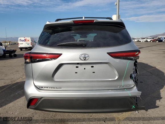 2022 Toyota Highlander XLE with VIN 5TDHZRBH1NS586955, listed as a Copart auction lot 43967865 with 33,214 mi miles and Salvage Title. Bid and sale history available at carsss.com. Image 6.