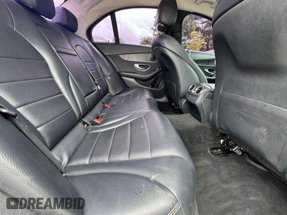 2017 Mercedes-Benz C 300 с VIN 55SWF4KB2HU203904, выставлен на аукционе Copart как лот 61595005 с пробегом 113 505 миль миль и Чистый • Clean title. История ставок и продаж доступна на DreamBid. Изображение 6.