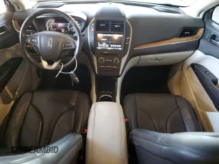 2015 Lincoln MKC z VIN 5LMCJ2A93FUJ05404, wystawiony jako Copart lot #41775985 z przebiegiem 141 841 mil mil oraz Szkody całkowita. Historia ofert i sprzedaży dostępna na DreamBid. Obrazek 8.