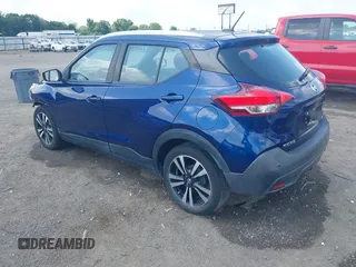2020 Nissan Kicks SV z VIN 3N1CP5CV4LL504929, wystawiony jako IAAI lot #42420985 z przebiegiem 80 918 mil mil oraz . Historia ofert i sprzedaży dostępna na DreamBid. Obrazek 3.