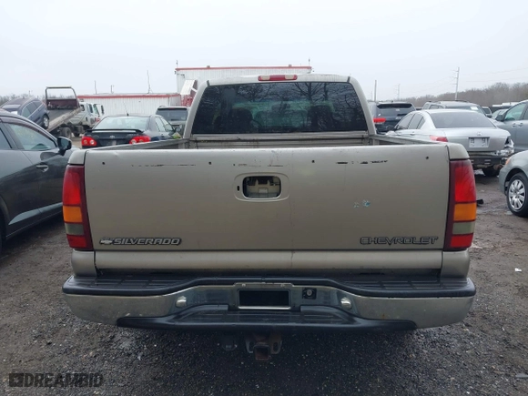 2000 Chevrolet Silverado 1500 LS with VIN 2GCEC19T1Y1380448, listed as a IAAI auction lot 41551018 with 236,697 mi miles. Bid and sale history available at carsss.com. Image 16.