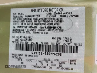 2005 Ford Mustang GT Deluxe z VIN 1ZVFT82H955226208, wystawiony jako Copart lot #57264705 z przebiegiem 36 462 mil mil oraz Szkoda całkowita • Salvage title. Historia ofert i sprzedaży dostępna na DreamBid. Obrazek 12.