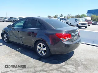 2014 Chevrolet Cruze 1LT z VIN 1G1PC5SB5E7154437, wystawiony jako IAAI lot #42215520 z przebiegiem 152 834 mil mil oraz . Historia ofert i sprzedaży dostępna na DreamBid. Obrazek 3.