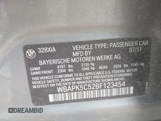 2011 BMW 3 Series 328i xDrive z VIN WBAPK5C52BF123454, wystawiony jako IAAI lot #42108474 z przebiegiem 111 165 mil mil oraz . Historia ofert i sprzedaży dostępna na DreamBid. Obrazek 9.