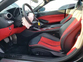 2020 Ferrari Portofino z VIN ZFF89FPA7L0256197, wystawiony jako Copart lot #65969664 z przebiegiem Nie podano mil oraz Szkody całkowita. Historia ofert i sprzedaży dostępna na DreamBid. Obrazek 7.