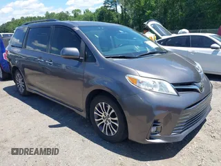 2019 Toyota Sienna XLE Auto Access Seat z VIN 5TDYZ3DCXKS996955, wystawiony jako IAAI lot #42326750 z przebiegiem 98 738 mil mil oraz . Historia ofert i sprzedaży dostępna na DreamBid. Obrazek 1.