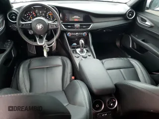 2022 Alfa Romeo Giulia Veloce z VIN ZARFAMBN1N7663010, wystawiony jako Copart lot #49127975 z przebiegiem 13 822 mil mil oraz Szkoda całkowita • Salvage title. Historia ofert i sprzedaży dostępna na DreamBid. Obrazek 8.