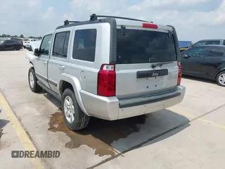 2008 Jeep Commander Sport z VIN 1J8HH48K88C101685, wystawiony jako IAAI lot #42156247 z przebiegiem 119 393 mil mil oraz . Historia ofert i sprzedaży dostępna na DreamBid. Obrazek 3.