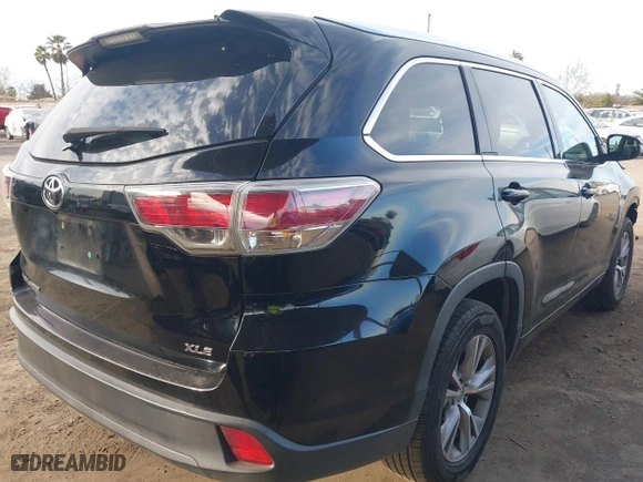 2014 Toyota Highlander XLE with VIN 5TDKKRFH5ES028448, listed as a IAAI auction lot 41687537 with 105,702 mi miles. Bid and sale history available at carsss.com. Image 4.