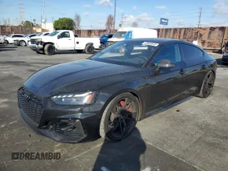 2022 Audi RS 5 Sportback z VIN WUAAWCF5XNA900819, wystawiony jako Copart lot #43809545 z przebiegiem 27 328 mil mil oraz Szkody całkowita. Historia ofert i sprzedaży dostępna na DreamBid. Obrazek 1.