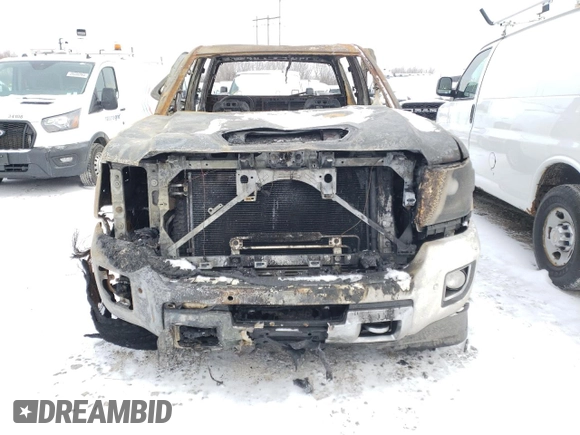 2019 GMC Sierra 3500HD Denali z VIN 1GT42WEYXKF150470, wystawiony jako Copart lot #86963724 z przebiegiem Nie podano mil oraz Nie do naprawy. Historia ofert i sprzedaży dostępna na DreamBid. Obrazek 5.