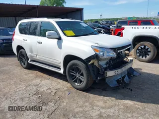 2013 Lexus GX 460 Premium z VIN JTJJM7FX8D5056053, wystawiony jako IAAI lot #42167295 z przebiegiem 189 652 mil mil oraz . Historia ofert i sprzedaży dostępna na DreamBid. Obrazek 1.