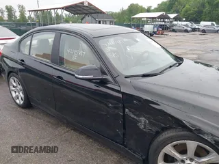 2015 BMW 3 Series 328i xDrive z VIN WBA3B5G55FNS18143, wystawiony jako IAAI lot #42185489 z przebiegiem 109 663 mil mil oraz . Historia ofert i sprzedaży dostępna na DreamBid. Obrazek 17.